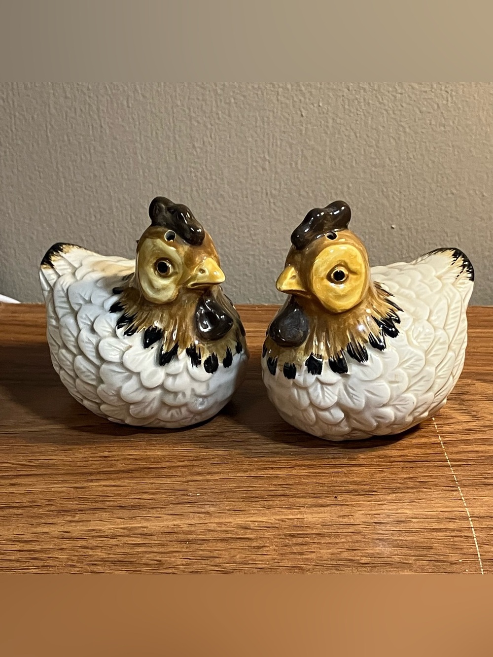 Vintage Otagiri Japan Hen Salt and Pepper Shakers Handpainted Farmhouse